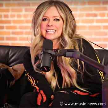 Avril Lavigne hits the studio with Machine Gun Kelly
