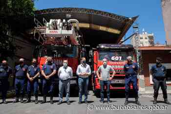 Agradecimiento a los bomberos del cuartel de Villa Crespo - buenosaires.gob.ar