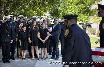 COVID killed more than 4,600 around Houston in 2020 — and left a hole in the lives of many more - Houston Chronicle