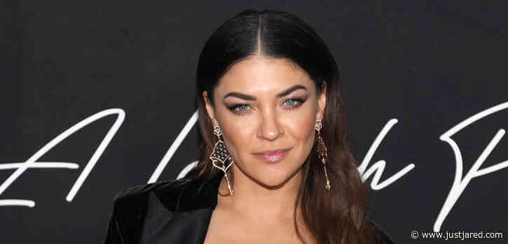Jessica Szohr Jokes That She's '10 Months Preggers'