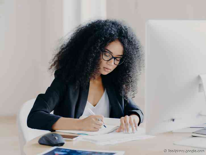 A psychotherapist says there are 3 common reasons so many people's New Year's resolutions end in failure
