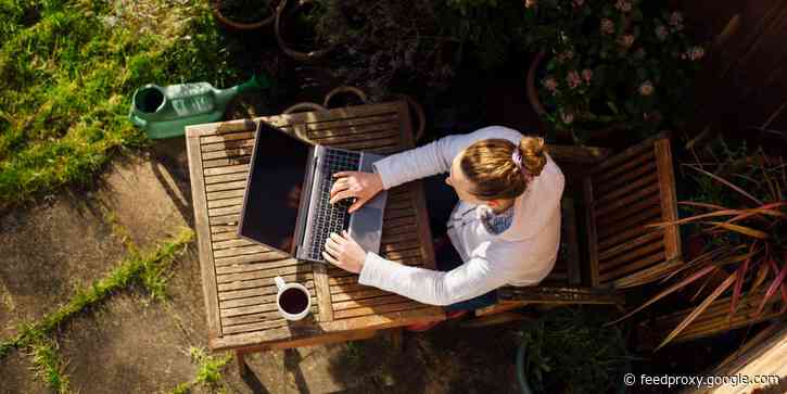 How to stop checking work emails when you're on vacation