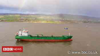 Lough Foyle: Run-aground oil tanker returns to port
