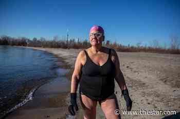 Toronto island resident swims in Lake Ontario all winter and loves every freezing minute of it - Toronto Star
