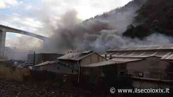 Esplosione e incendio in una fabbrica sulle alture di Voltri. L’Arpal esclude il rischio ambientale - Il Secolo XIX