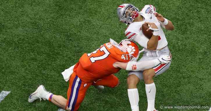 Controversial Targeting Call Has Everyone Talking After Boring College Football Playoff Semifinal Games