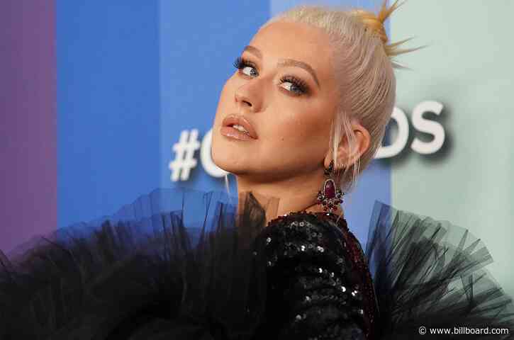 Christina Aguilera Rings in the New Year From the Bathtub