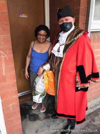 Mayor of Southwark helps deliver Christmas food hampers to OAPs - Southwark News