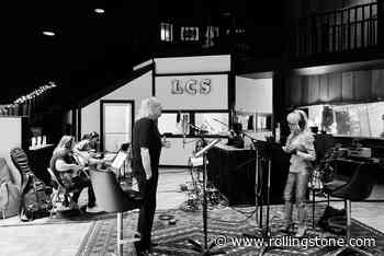 Hear Dolly Parton and Barry Gibb Duet on the Bee Gees’ ‘Words’