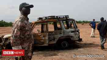Suspected Islamists kill dozens in attacks on two Niger villages