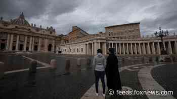 Pope Francis pushes through back pain to give New Year's blessing