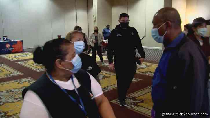 Appointments filling up quickly at Houston’s free COVID-19 vaccination clinic - KPRC Click2Houston