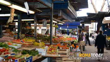 Lo storico mercato del Valli si trasferisce in “piazzetta”: via i box fatiscenti, arrivano ombrelloni e food truck