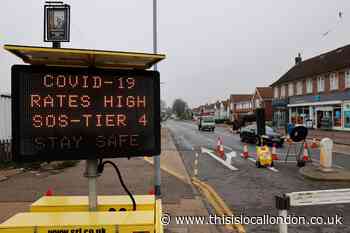 Jeremy Hunt calls on UK to shut borders as Covid cases rise