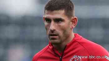 Ched Evans: Preston in talks with striker over loan deal