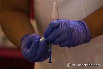 Vacunas anticovid para personal administrativo, denuncia enfermera | Manuel López San Martín - MVS Noticias