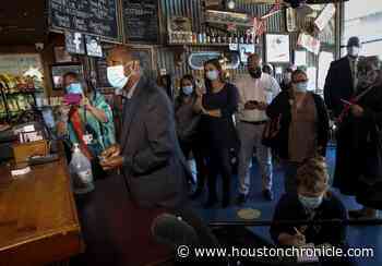 Diners show up to support Houston eatery targeted by anti-mask protesters - Houston Chronicle