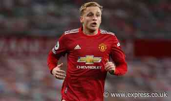 Man Utd star Donny van de Beek's view on Bruno Fernandes and Paul Pogba ahead of Man City - Daily Express