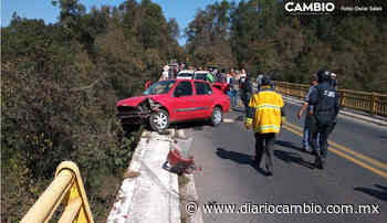 Automovilista se impacta contra la barra metálica del puente Totolapa, hay lesionados - Diario Cambio
