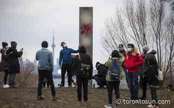 City removes one of two Toronto monoliths - Toronto Sun