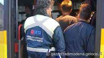 Modena, studenti sui bus «No agli autisti controllori» Seta: «Ok, ma monitorate» - La Gazzetta di Modena