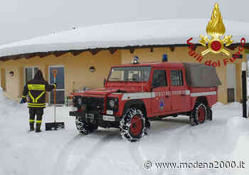 Neve: continua, incessante, il lavoro dei vigili del fuoco in montagna - Modena 2000