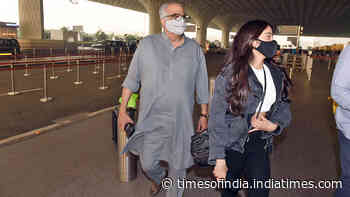 Janhvi Kapoor was seen at the Mumbai airport along with father Boney Kapoor