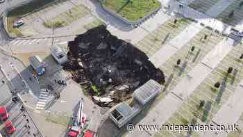 Giant sinkhole closes Covid facility in Naples