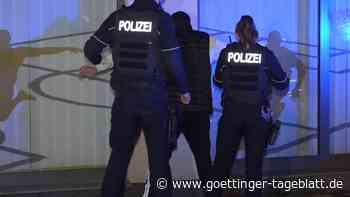 Fahndung mit Fotos: Polizei sucht Verdächtige der Essener Silvester-Randale