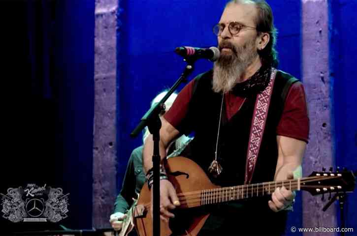 Steve Earle Pays Tribute to Late Son Justin Townes Earle By Performing His Songs on ‘Kimmel’: Watch