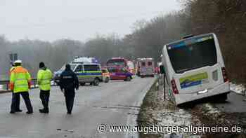 Auto prallt gegen Bus: 30-Jähriger lebensgefährlich verletzt - Augsburger Allgemeine