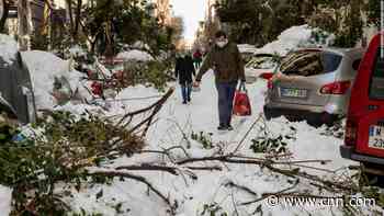 Spain paralyzed by snowstorm, sends out vaccine, food convoys