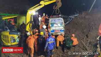 Indonesia landslide: Rescuers buried as they help victims