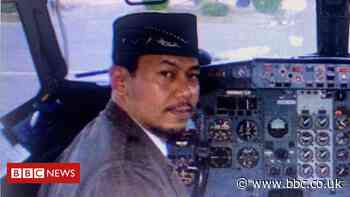 Indonesia Sriwijaya Air crash: Distraught relatives await news