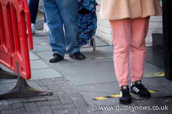 Supermarket staff 'deeply concerned' as people flout in-store Covid measures - Dudley News