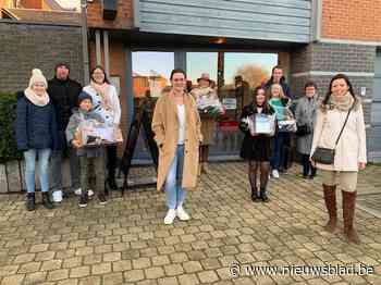 Schoonheidsinstituut Clein krijgt trofee voor mooiste kerstetalage