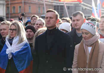 Trump Twitter ban is gift to Kremlin, Russian opposition leader warns