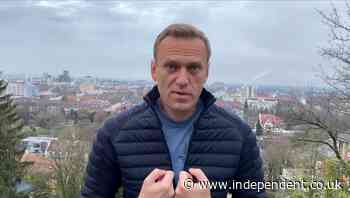 Poisoned Kremlin critic Navalny announces imminent return to Russia