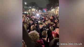 Huge Alabama crowds ignore Covid to celebrate win - BBC News
