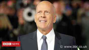 Bruce Willis admits 'error of judgement' over face mask