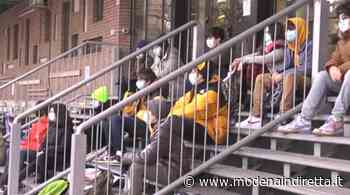 Modena, continua la protesta degli studenti lasciati fuori da scuola. VIDEO - modenaindiretta.it