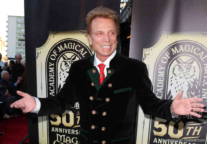 Renowned Magician Siegfried Fischbacher Dies At Age 81