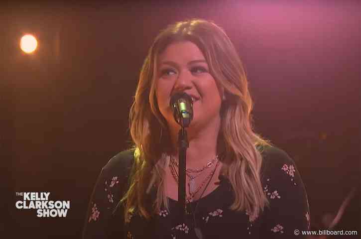Kelly Clarkson Is a Lot Country on Fiery Kellyoke Cover of The Chicks’ ‘Sin Wagon’