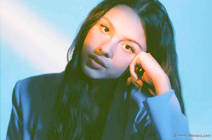 Olivia Rodrigo Woke Up to Taylor Swift’s Comment About ‘Drivers License’: ‘I Just About Died’