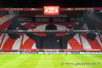 Supporters FC Twente verrassen met grote sfeeractie in lege Grolsch Veste