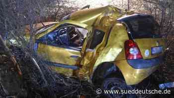 Schwerverletzt aus Autowrack geborgen - Süddeutsche Zeitung
