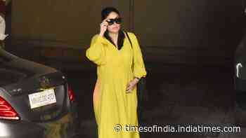 Kareena Kapoor Khan was spotted outside her Bandra apartment on Friday afternoon