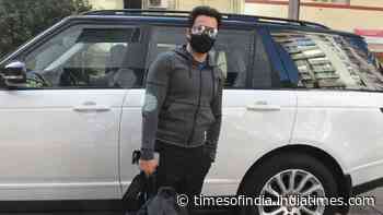 Emraan Hashmi was spotted outside his gym in Bandra