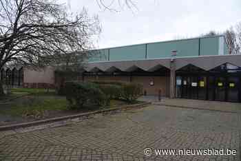 Inwoners van Dendermonde, Lebbeke en Berlare krijgen coronaprik in sporthal Appels <BR />