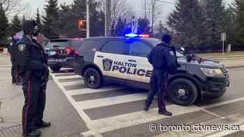 Crisis negotiators in contact with person who remains barricaded inside Oakville, Ont. home